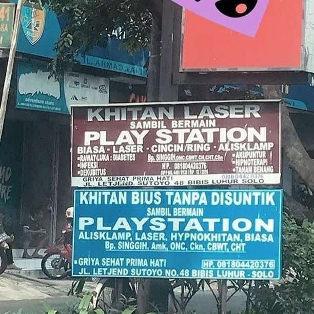 Potret spanduk pedagang kocak nyeleneh