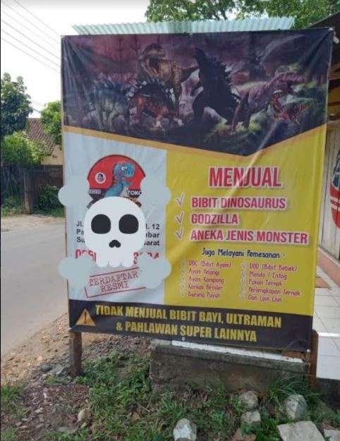 Potret spanduk pedagang kocak nyeleneh