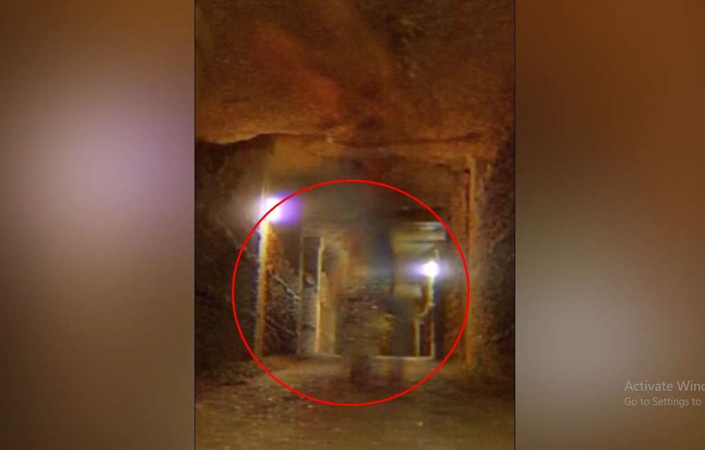 Penampakan hantu