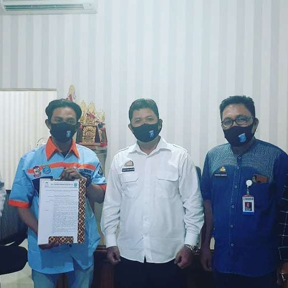 Irwan Menerima Penghargaan