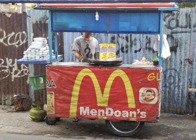 Tulisan nyeleneh di gerobak pedagang viral twitter