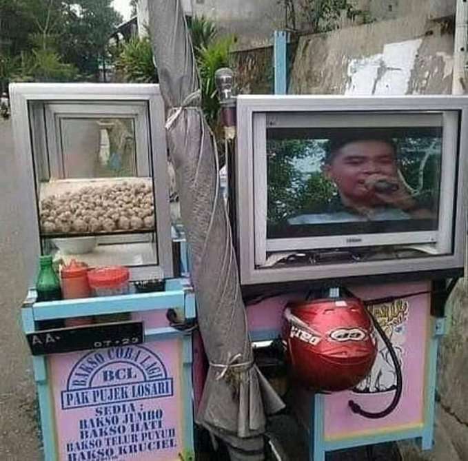 Tulisan nyeleneh di gerobak pedagang viral twitter