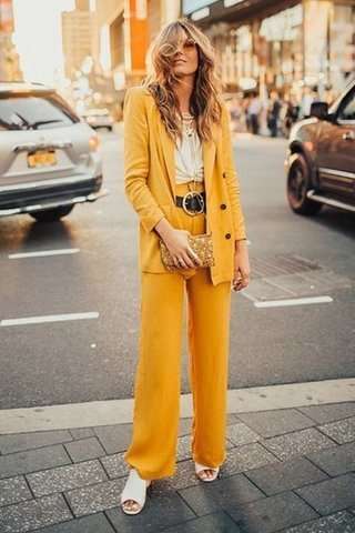Inspirasi Padu Padan Pakaian Berwarna Mustard
