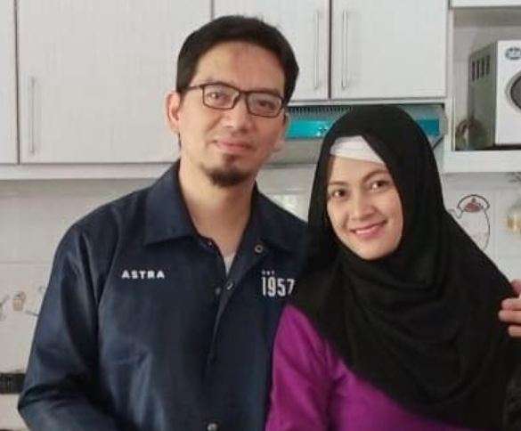 Rita Herawati dan suami Rita Herawati dan suami