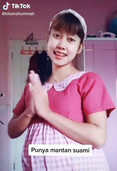 Video TikTok ibu hamil bernama Ummah ini viral.