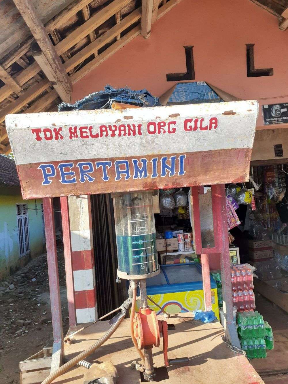 Tulisan kocak di Pom bensin