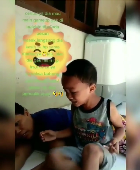 Sambil menangis sang anak berjanji tak akan bermain game lagi Sambil menangis sang anak berjanji tak akan bermain game lagi