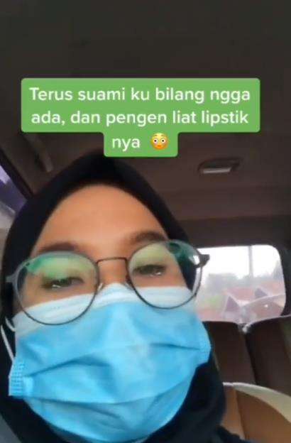 Tidak ada yang ketinggalan lipstik di mobil.