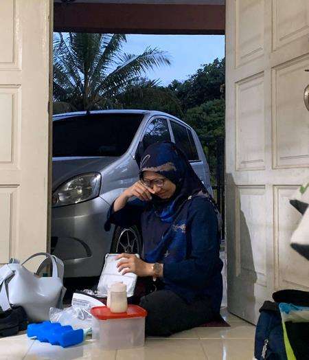Hanya pasrah dan menangis lihat ASI tumpah.