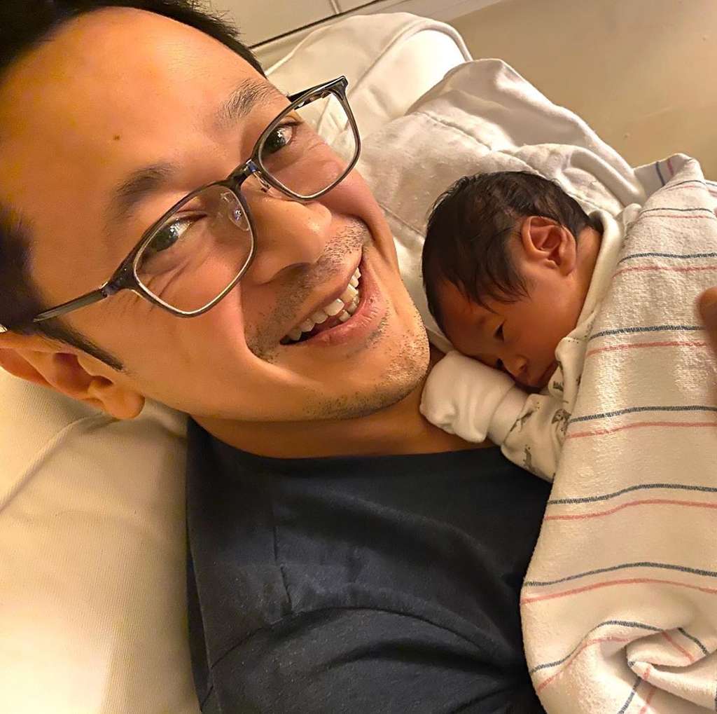 Titi Rajo Bintang Melahirkan Titi Rajo Bintang Melahirkan