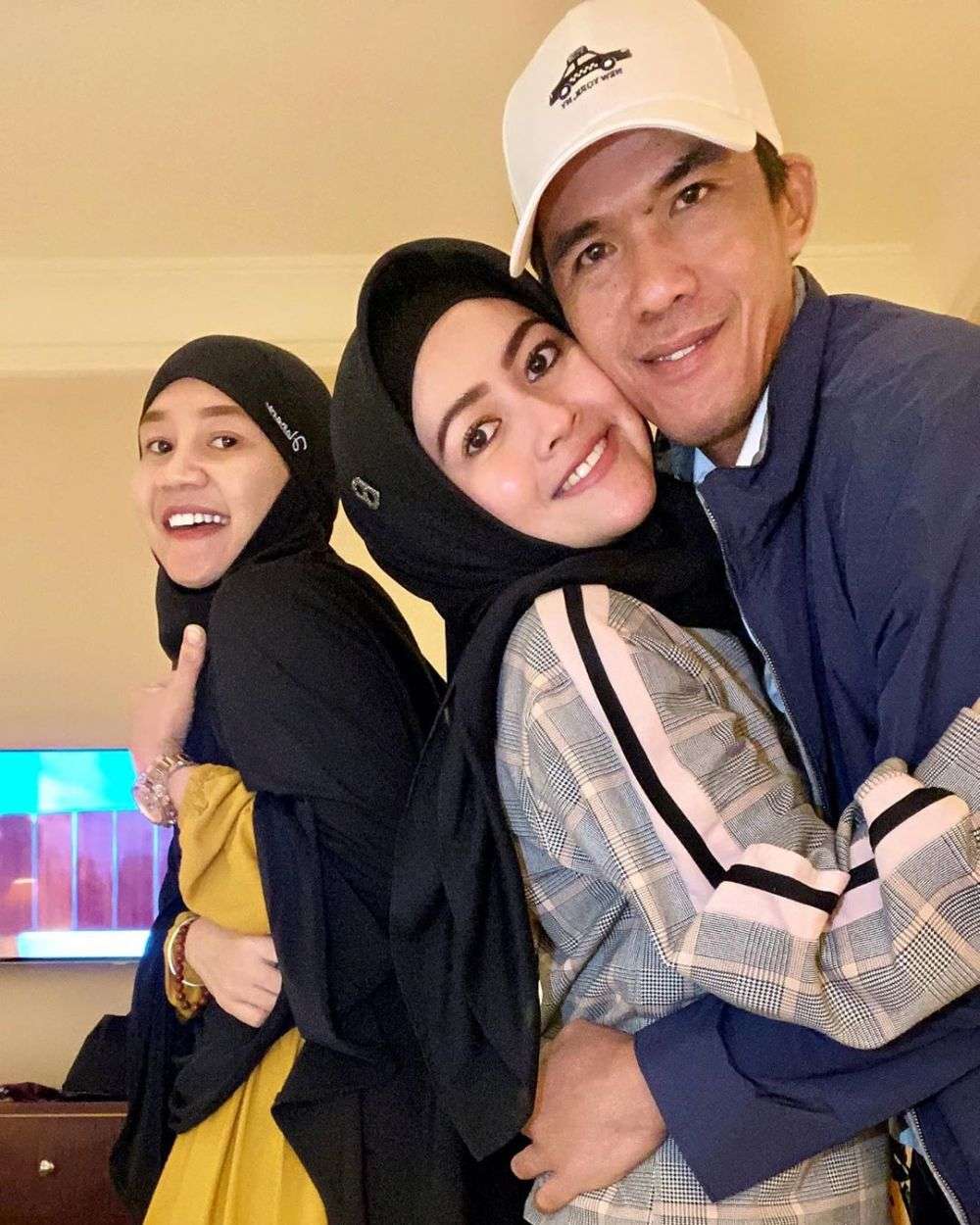 Meggy Wulandari dan suami baru