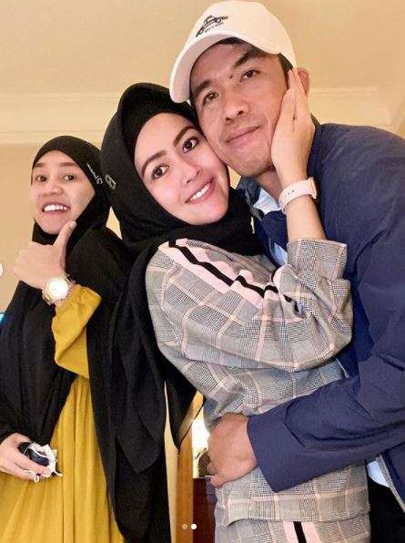 Meggy Wulandari dan suami baru
