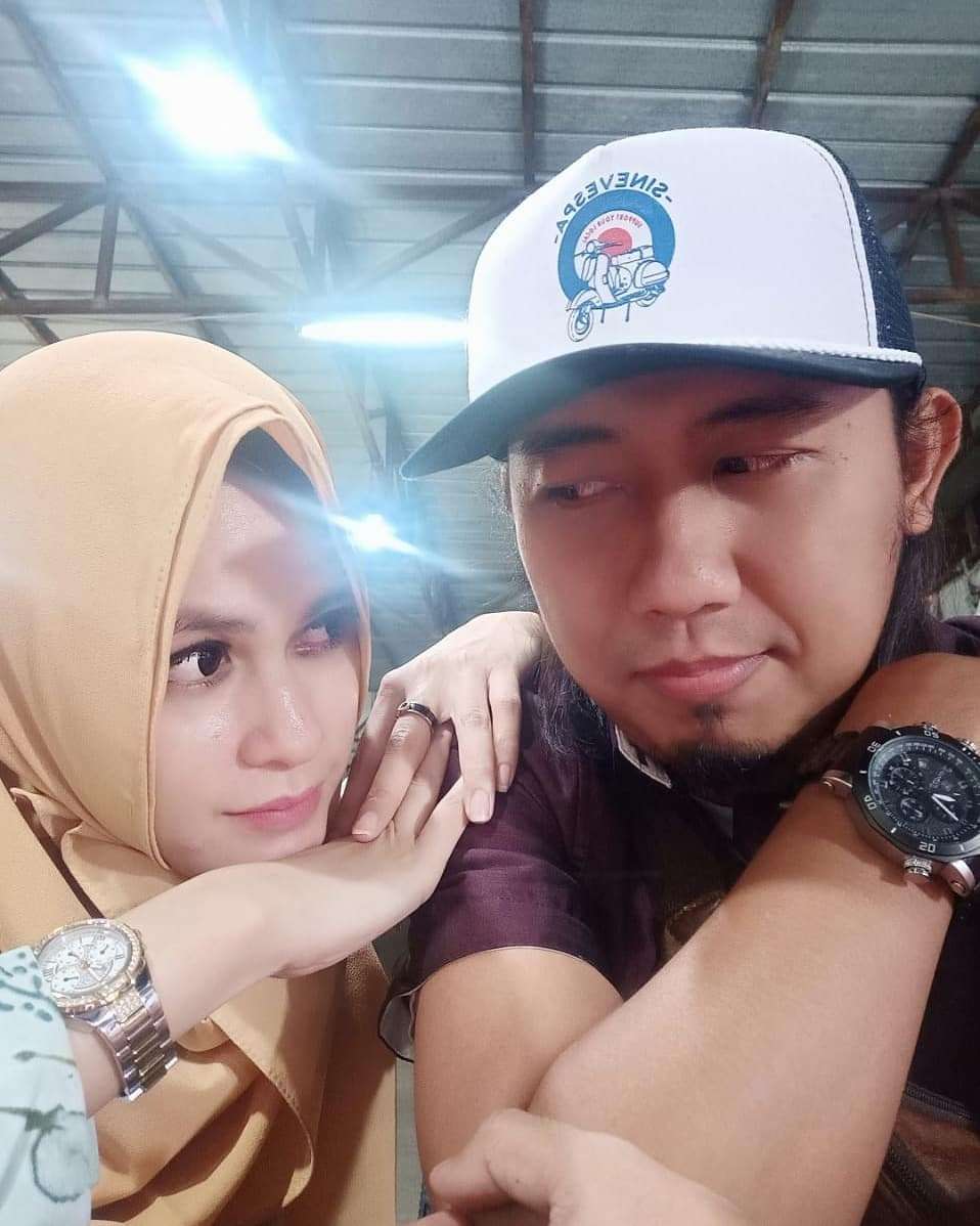 Ade Jigo dan istrinya