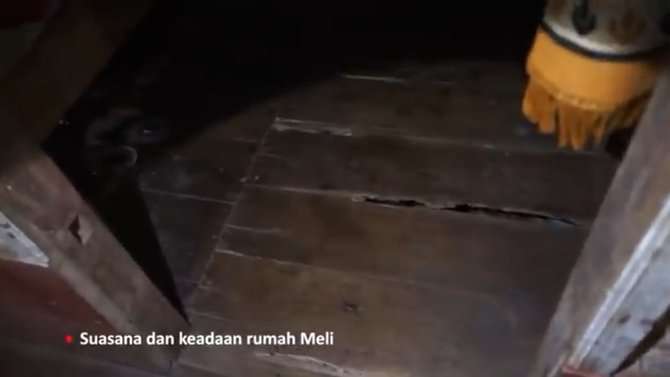 Lantai rumah Meli