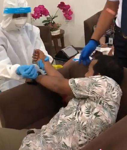 Cuma jari satpam, tapi ketakutan sampai melorot begitu.