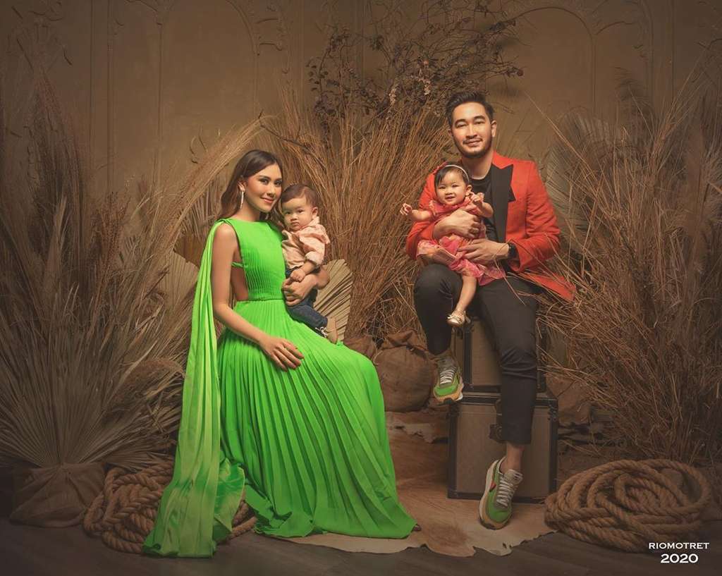 Syahnaz dengan outfit 4 Miliar