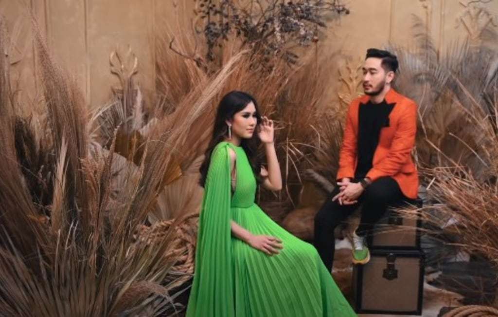Syahnaz dengan outfit 4 Miliar