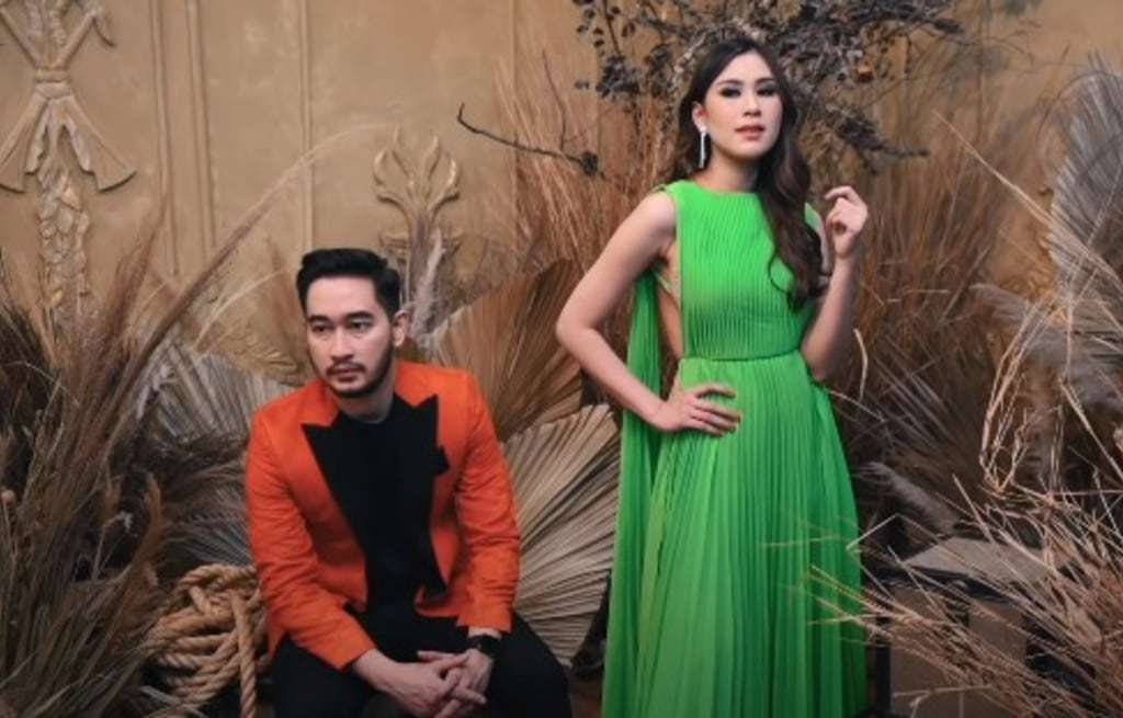 Syahnaz dengan outfit 4 Miliar