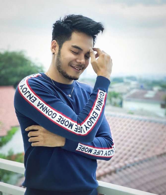 Kekasih baru Elly Sugigi, Aher