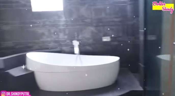 Kamar mandi rumah Ria Ricis