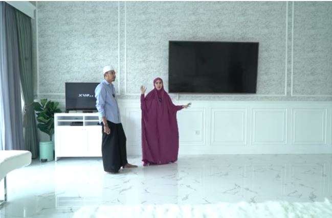 Kamar tidur Habib dan Kartika