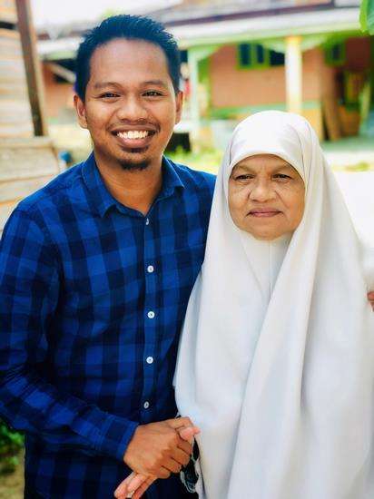 Mohd Asri dan ibunya.