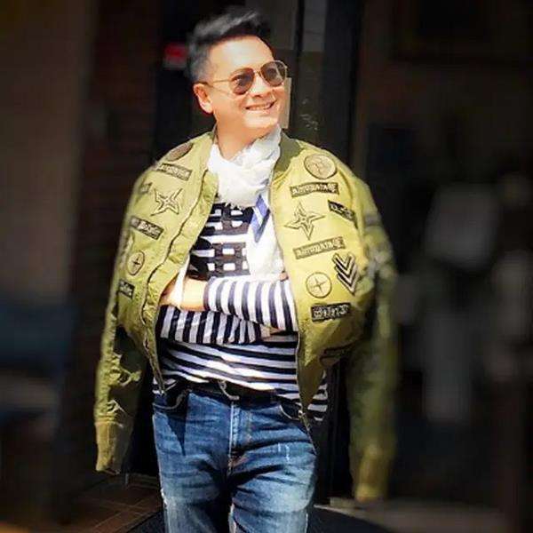 Desainer Denny Wirawan