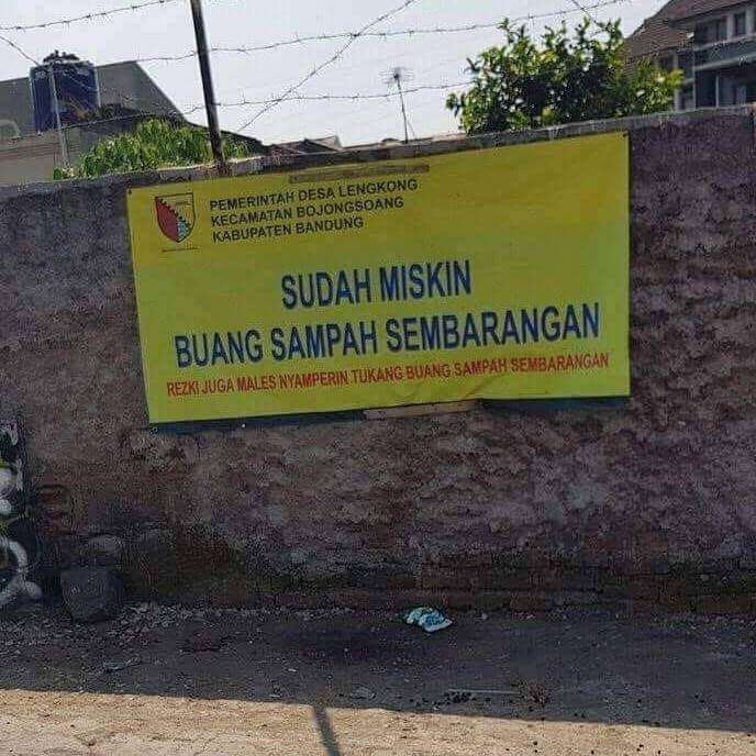 Potret spanduk kocak bikin geleng-geleng kepala