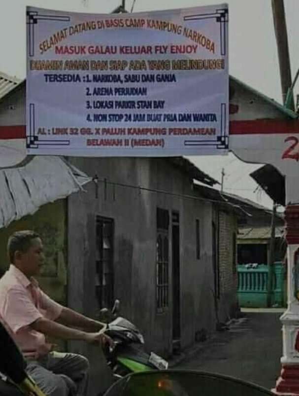 Potret spanduk kocak bikin geleng-geleng kepala