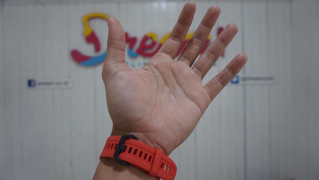Jam tangan retro digital Amazfit Neo
