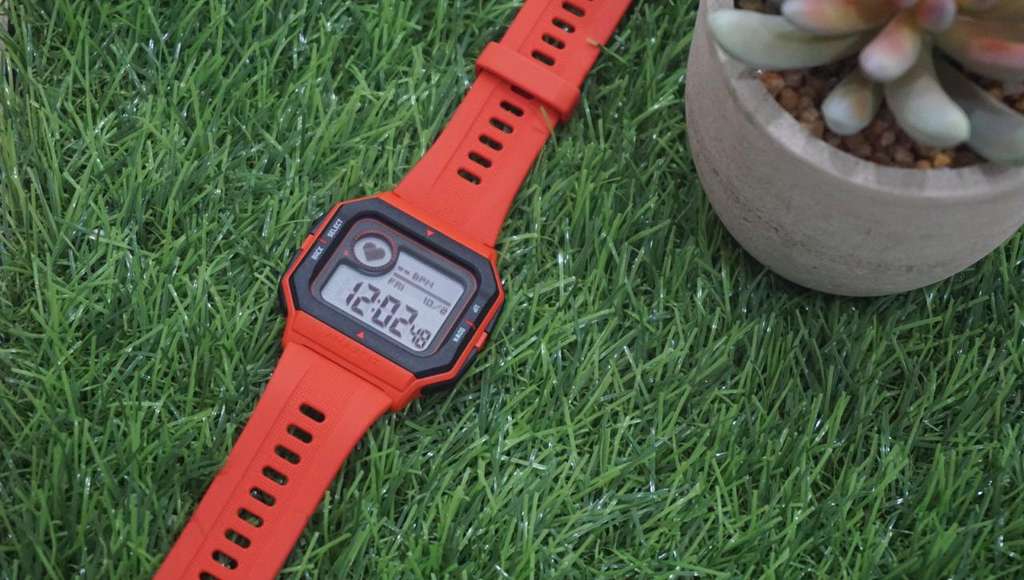 Jam tangan retro digital Amazfit Neo
