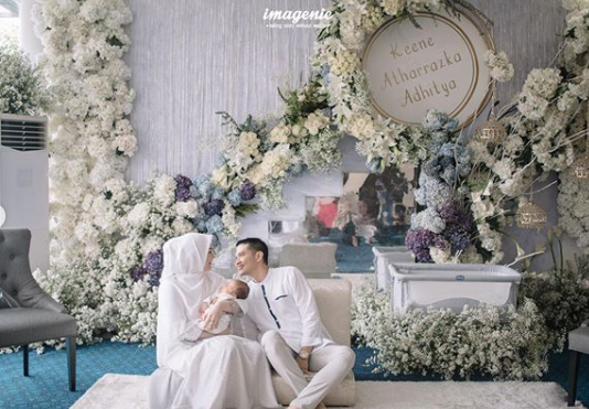 Potret aqiqah anak Rezky Adhitya dan Citra Kirana