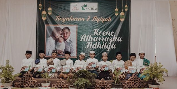 Potret aqiqah anak Rezky Adhitya dan Citra Kirana