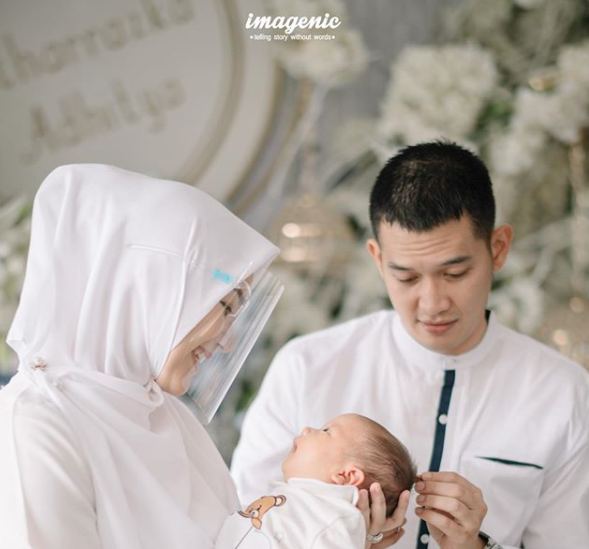 Potret aqiqah anak Rezky Adhitya dan Citra Kirana
