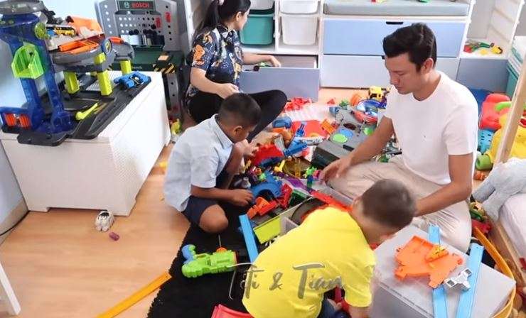 Kamar Main anak Titi dan Tian
