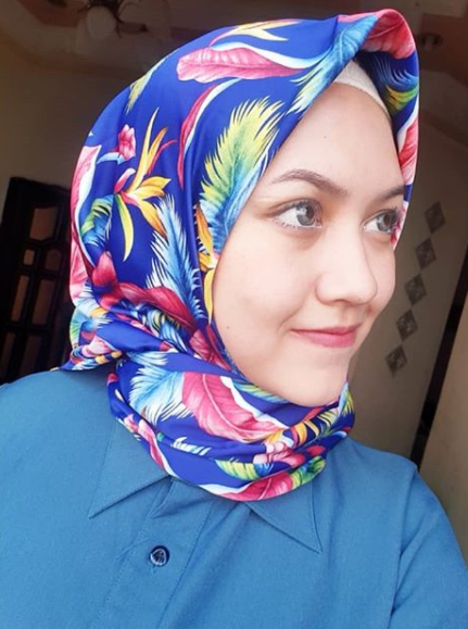 Potret Happy Asmara saat memakai hijab