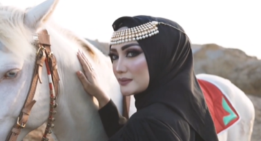 Potret terbaru Yulita Master Chef saat Pemotretan bertema Arabic