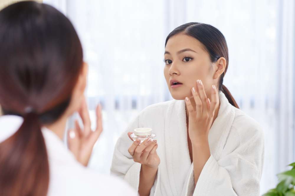 Memakai Skincare