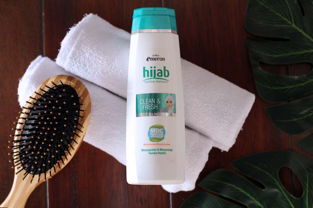2 Minggu Mencoba Emeron Hijab Shampoo Clean & Fresh, Ternyata Ini Hasilnya 2 Minggu Mencoba Emeron Hijab Shampoo Clean & Fresh, Ternyata Ini Hasilnya