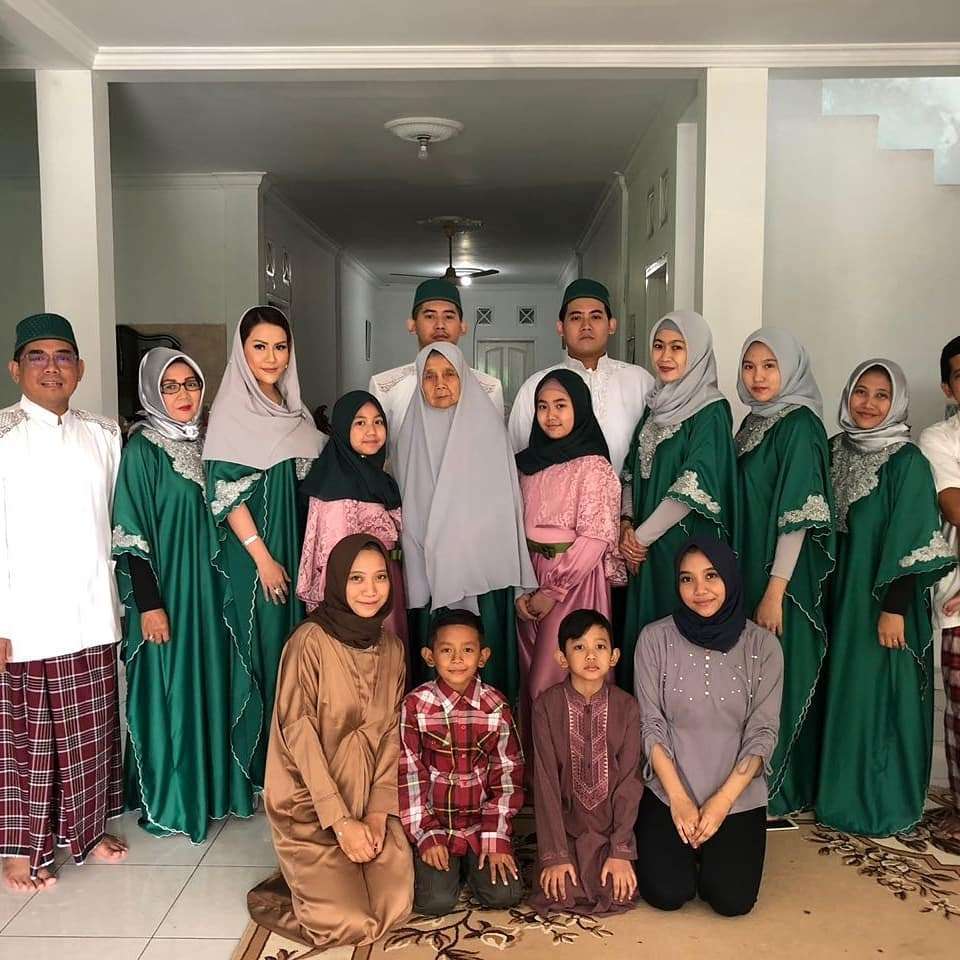 Kebersamaan Nita Thalia, Istri pertama dan suami