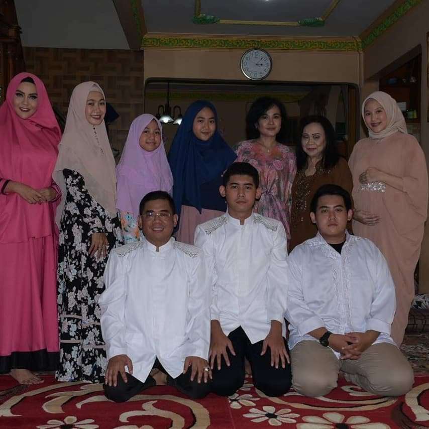 Kebersamaan Nita Thalia, Istri pertama dan suami