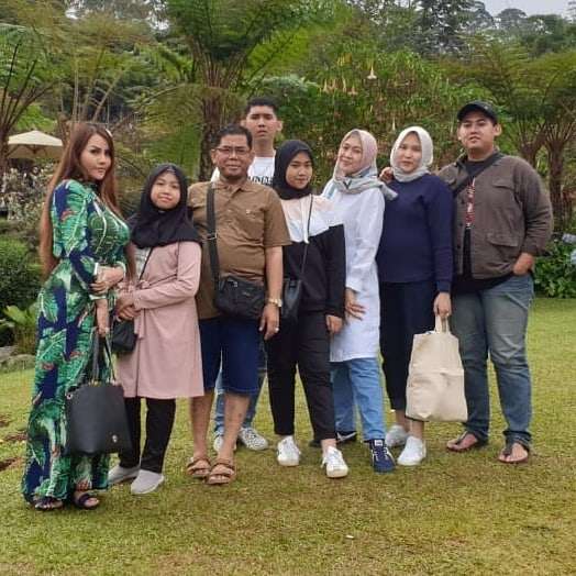 Kebersamaan Nita Thalia, Istri pertama dan suami