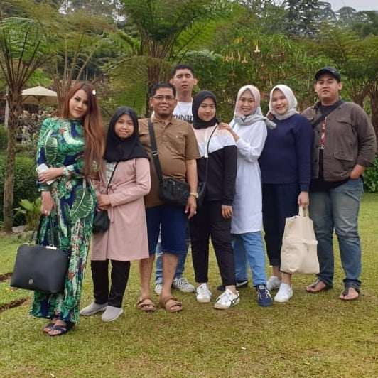 Kebersamaan Nita Thalia, Istri pertama dan suami