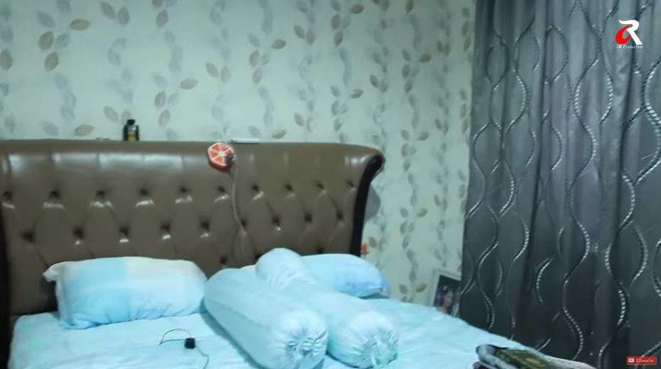 Penampakan kamar tidur pedangdut pria