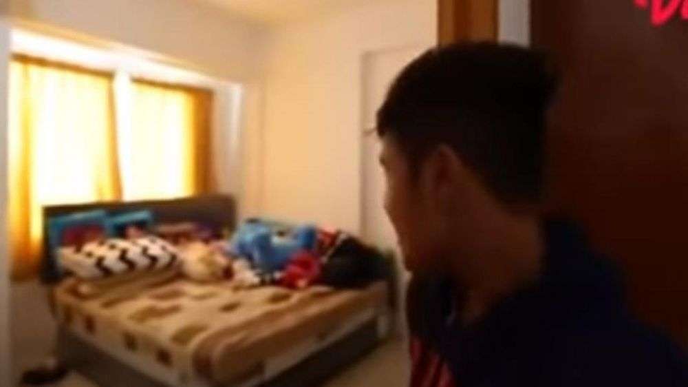 Penampakan kamar tidur pedangdut pria