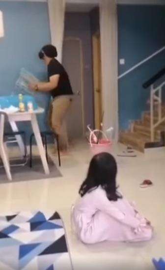 Anak nomor dua mulai curiga.