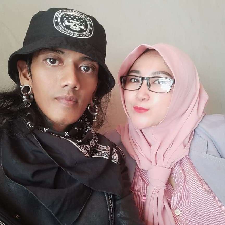 Pemain preman pensiun dan pasangan asli