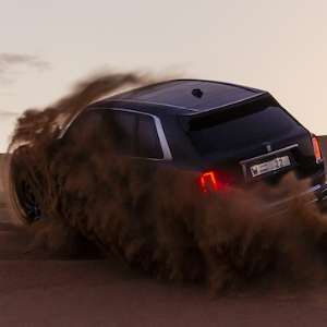 Rolls Royce Cullinan di gurun Arab. (2)