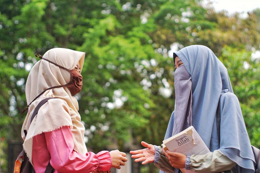 Bersosialisasi