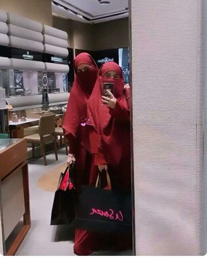 Istri Taqy Malik